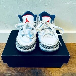 Baby Jordan’s 3 Retro BT. LIKE NEW
Size:5 c